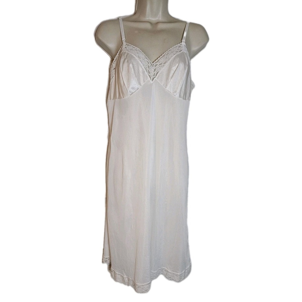 Vanity Fair Satin With Lace White Full Slip Dress Womens Size‎ 34